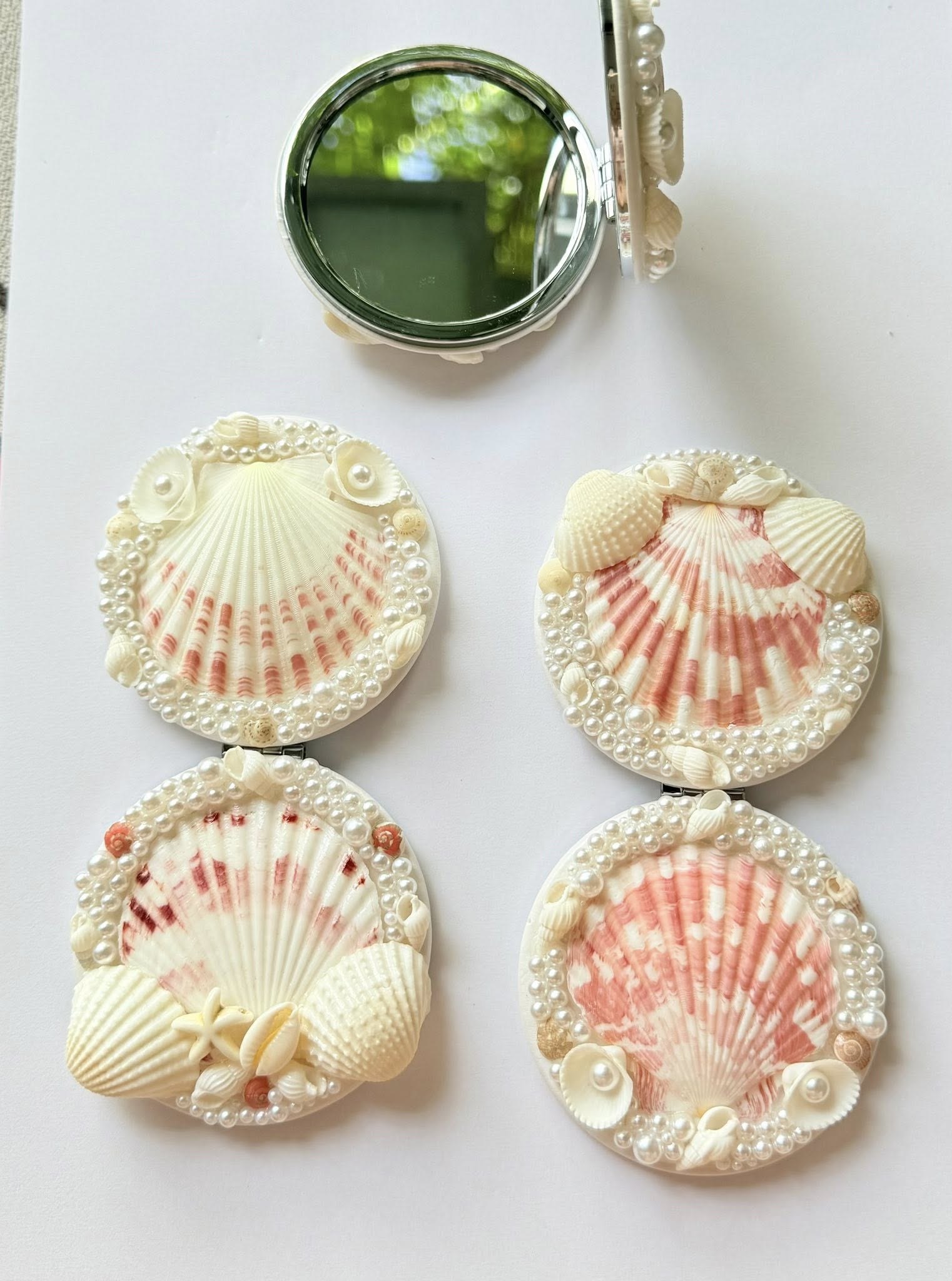 🐚 Handmade Seashell Compact Mirror – Pocket-Sized Ocean Treasure
