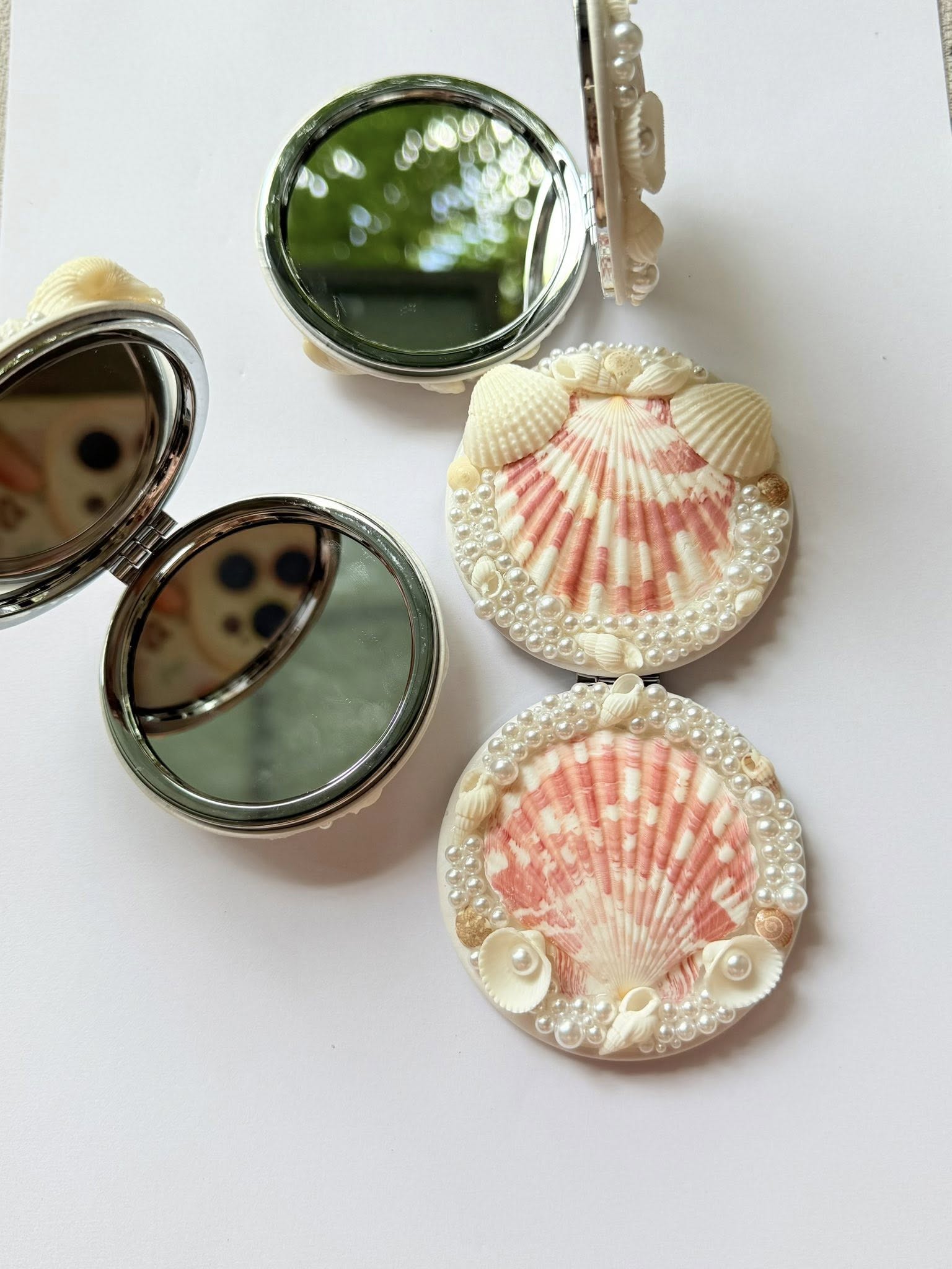 🐚 Handmade Seashell Compact Mirror – Pocket-Sized Ocean Treasure
